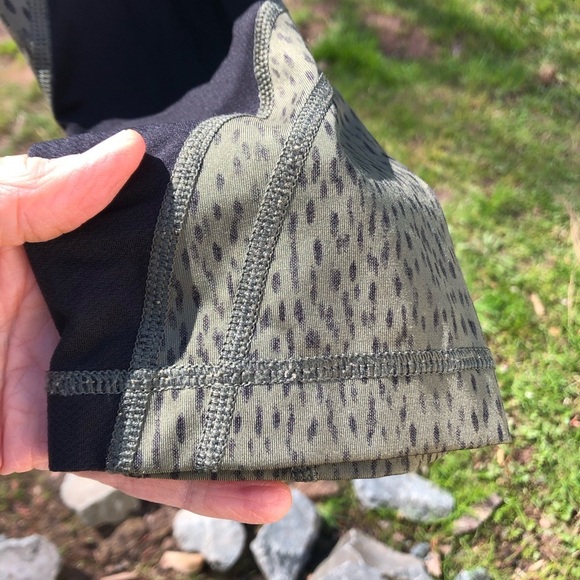 Lululemon Athletica 6 Pace Rival Crop Black  & Army Green Spotted Yoga P… - Picture 6 of 9